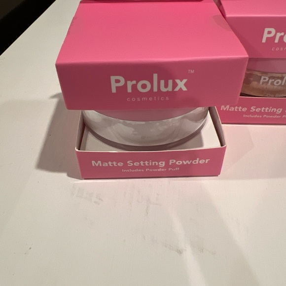 Cream and White Makeup Setting Powder and Spray - Picture 2 of 3